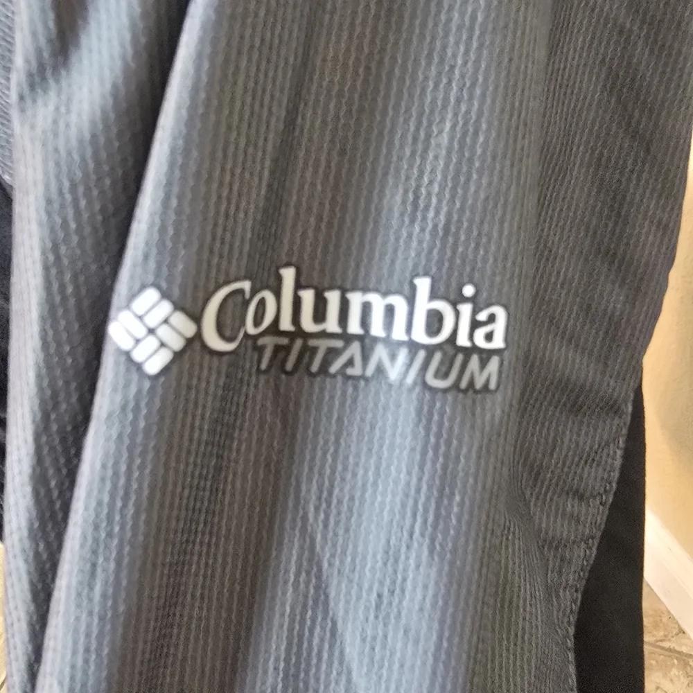 Woman's Columbia Titanium Omni-Shield Lightweight Rain Windbreaker Size Small